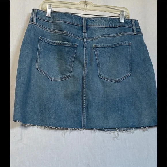 Old navy stressed jean skirt nwot size 12 - Picture 2 of 4